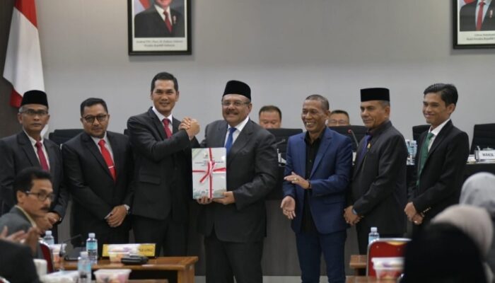 Sekda Aceh Sampaikan Nota Keuangan APBA 2026 Di Paripurna DPRA