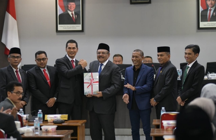 Sekda Aceh Sampaikan Nota Keuangan APBA 2026 Di Paripurna DPRA