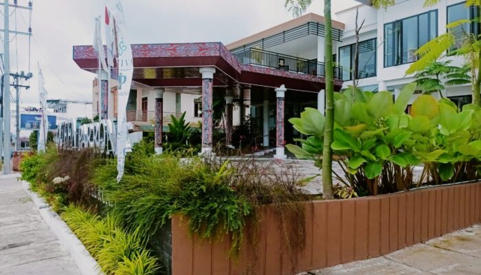 Beragam Tanaman Dirawat Di Queen Parrona Hotel By Sativa Siborong borong