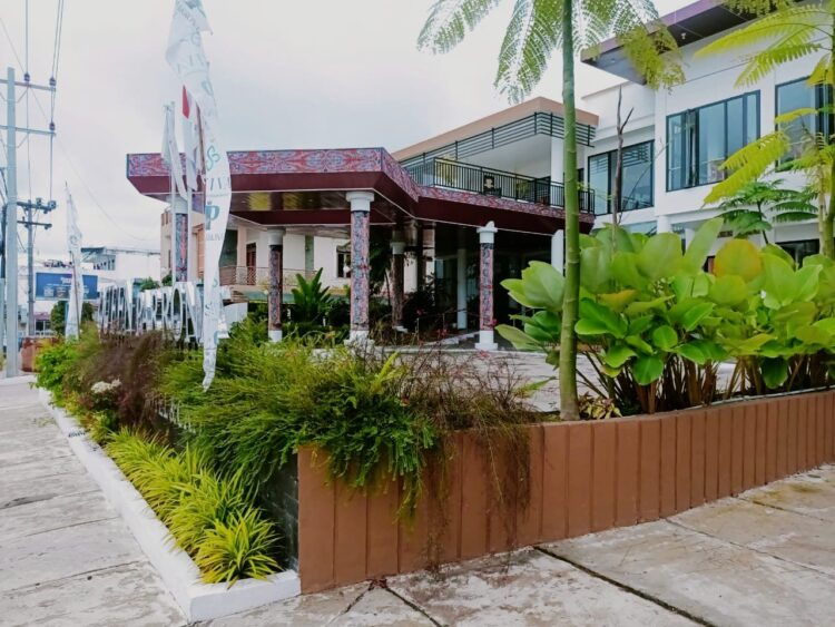 Beragam Tanaman Dirawat Di Queen Parrona Hotel By Sativa Siborong borong