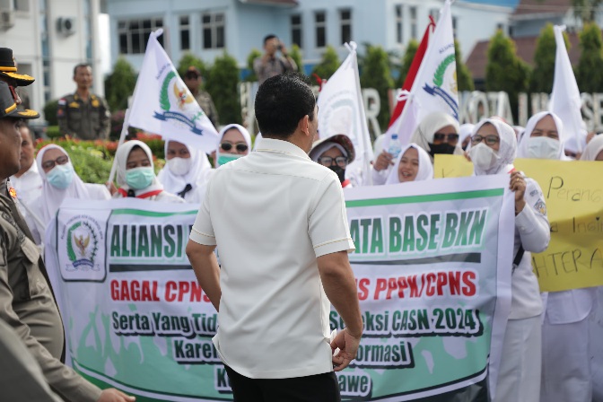 Wali Kota Lhokseumawe Sambut Aksi Demo Tenaga Kesehatan Non PPPK