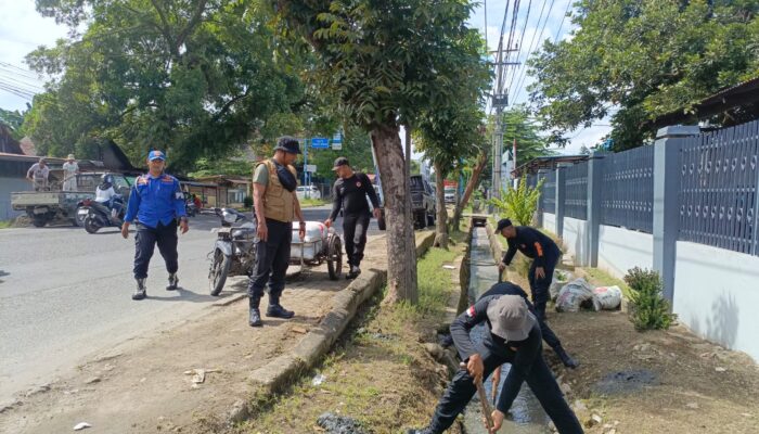 Aksi Cepat BPBD Binjai Jadi Sorotan, Drainase Kotor Langsung Disikat Habis Lewat Gotong Royong