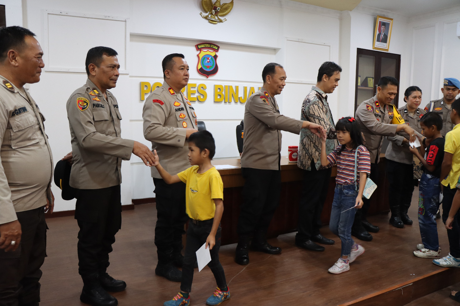 Anak-anak Yatim Giat Binrohtal Bersama Personel Polres Binjai