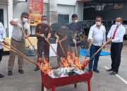 Kejari Toba Musnahkan Barang Bukti 55 Perkara Tindak Pidana Umum Inkracht 2025