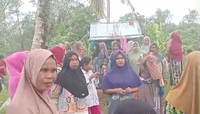 Emak-emak Gerebek “Sarang Narkoba” Di Batumundom