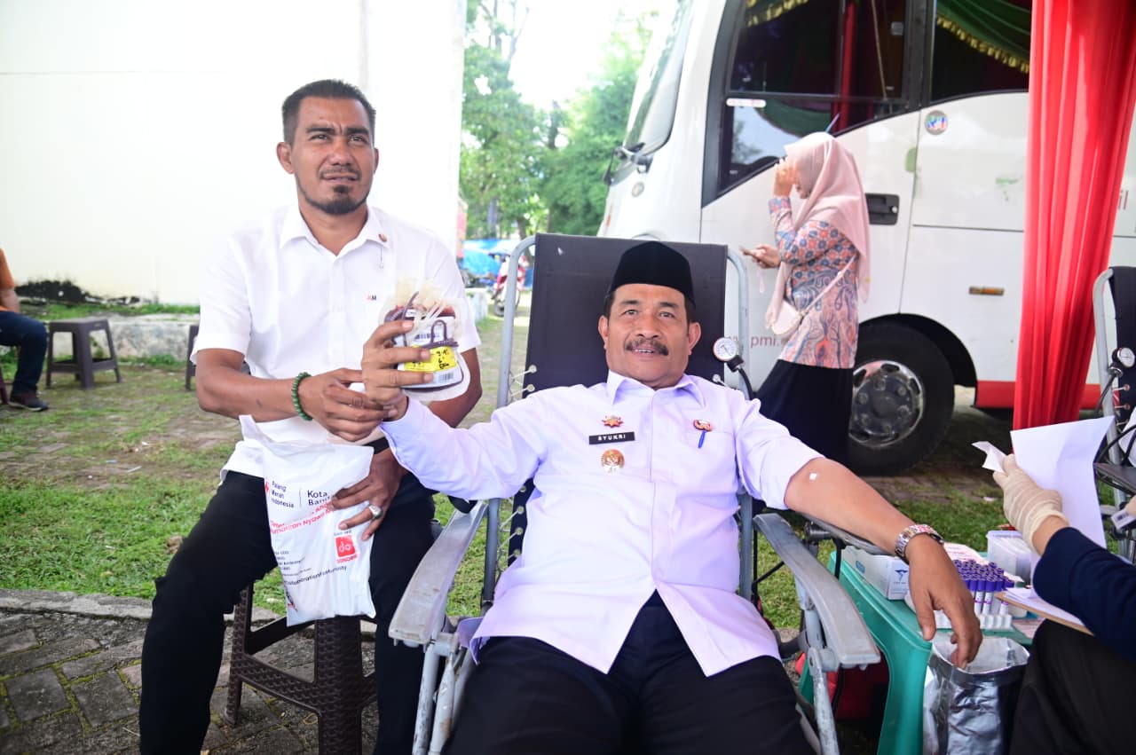 Wabup Syukri Donor Darah Pada Peringatan Uroe Lahe Ke-69 Aceh Besar