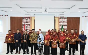 Bupati Madina Kukuhkan Yupri Astuti Sebagai Bunda PAUD