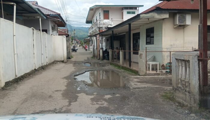 Jalan Rusak Panyabungan, Warga Desak Bupati Madina Bertindak