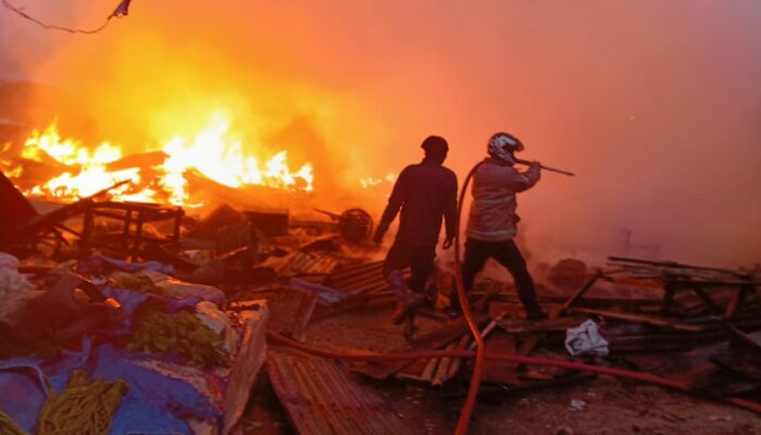 Puluhan Lapak Di Pasar Induk Sidikalang Ludes Terbakar