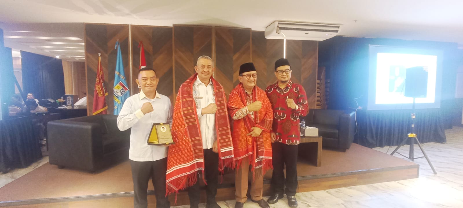 Bedah Buku RE Nainggolan Diapresiasi Urai Keteladanan Dan Pengabdian