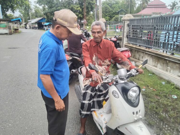 Camat Peukan Baro Kawal Ketat Bantuan CPP, Sisir 48 Gampong Pastikan Ketepatan Data