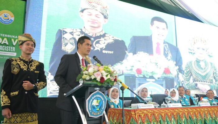 Sekda Aceh Beri Sambutan Pada Wisuda UNIKI 2025