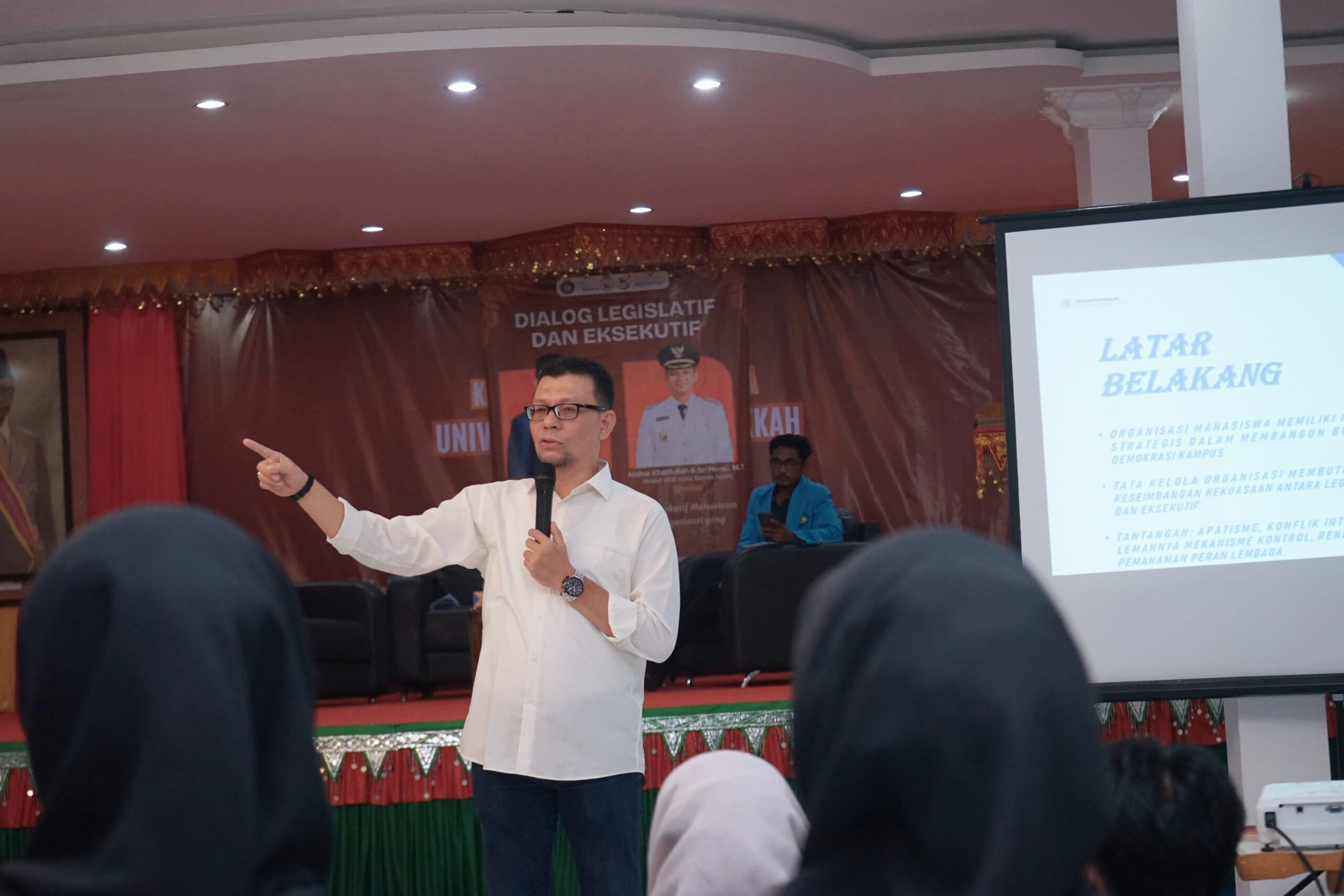 Wakil Ketua DPRK Banda Aceh Isi Dialog Di Universitas Serambi Mekkah