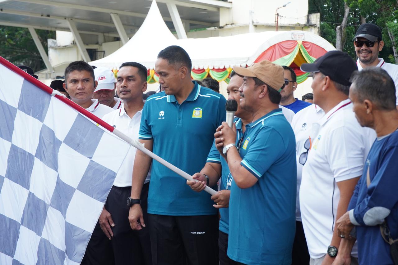 Dilepas Wabup Aceh Besar, Ribuan Masyarakat Ikuti Jalan Santai Keluarga Uro Lahe