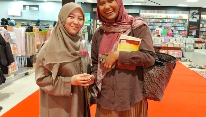 Setangkai Bunga Untuk Perempuan Aceh: Aksi Simbolis Komunitas Suara Hati