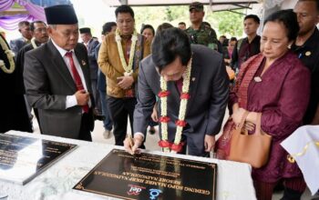 Bupati Samosir Dampingi Ketua DEN Resmikan Sopo Godang HKBP Nainggolan