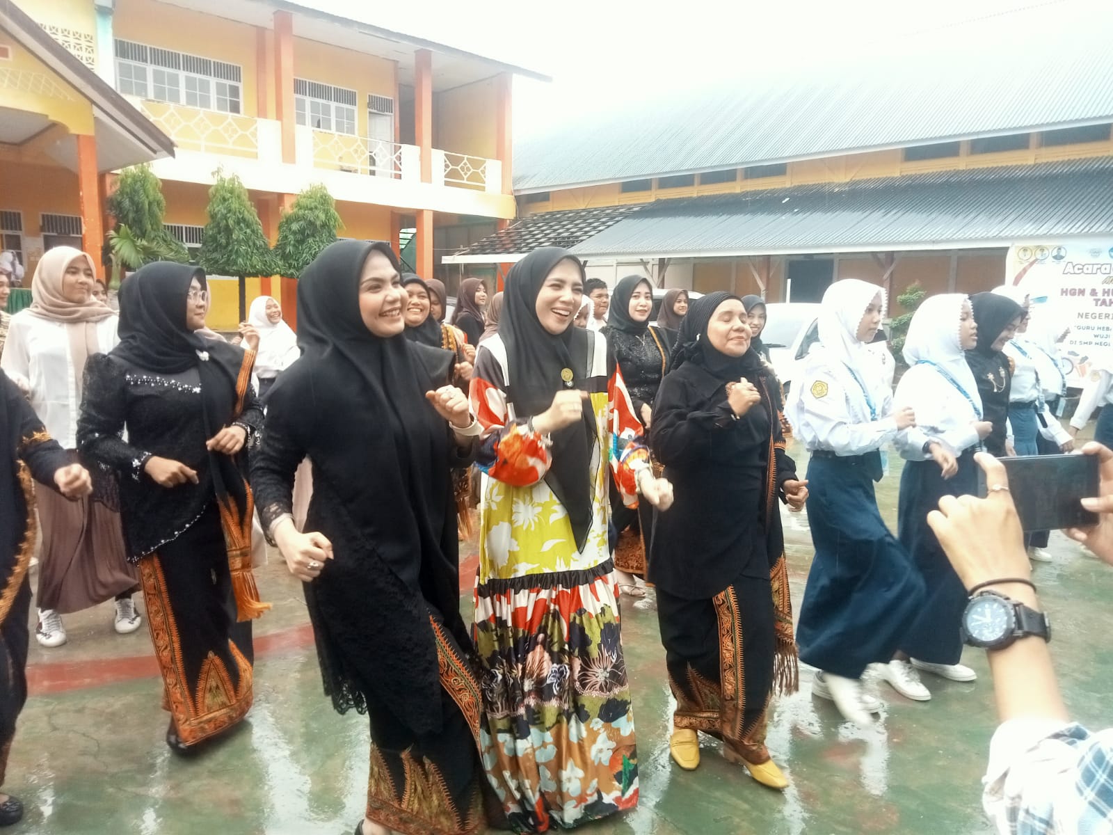 Yulinda, Bunda PAUD Kota Lhokseumawe Menangis Haru Di SMPN 1