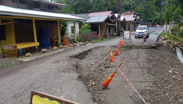 Jalan Provinsi Ruas Gunungsitoli Menuju Nias Barat  Terancam Putus
