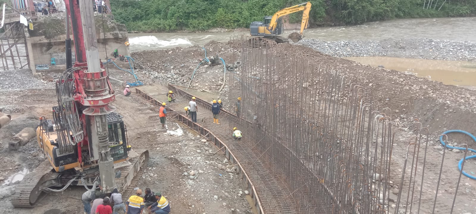 Rekanan Diminta Serius Rampungkan Pembangunan Jembatan Rangka Baja Mbarung