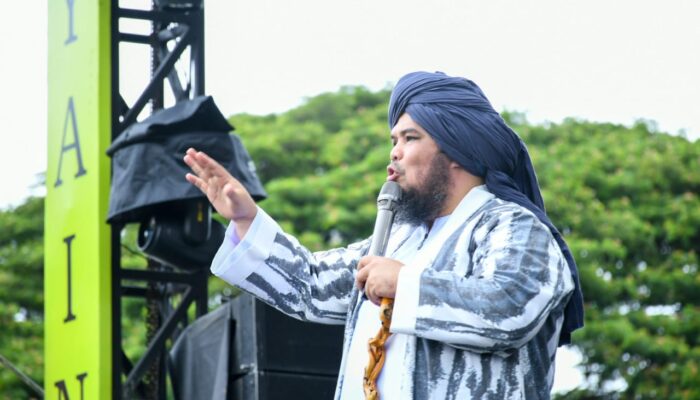 Isi Ceramah Maulid Raya, Ustadz Derry Sulaiman Kupas Keistimewaan Umat Rasulullah SAW