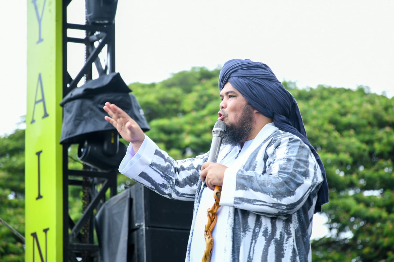 Isi Ceramah Maulid Raya, Ustadz Derry Sulaiman Kupas Keistimewaan Umat Rasulullah SAW