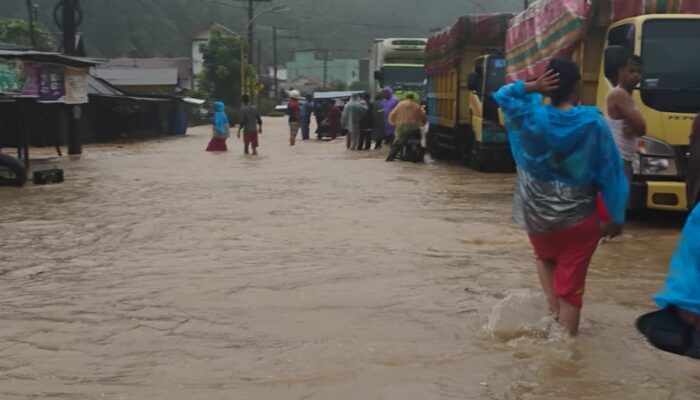 Tapteng Berduka: Ribuan Rumah Terendam, Banjir Capai 3 Meter Akibat Cuaca Ekstrem
