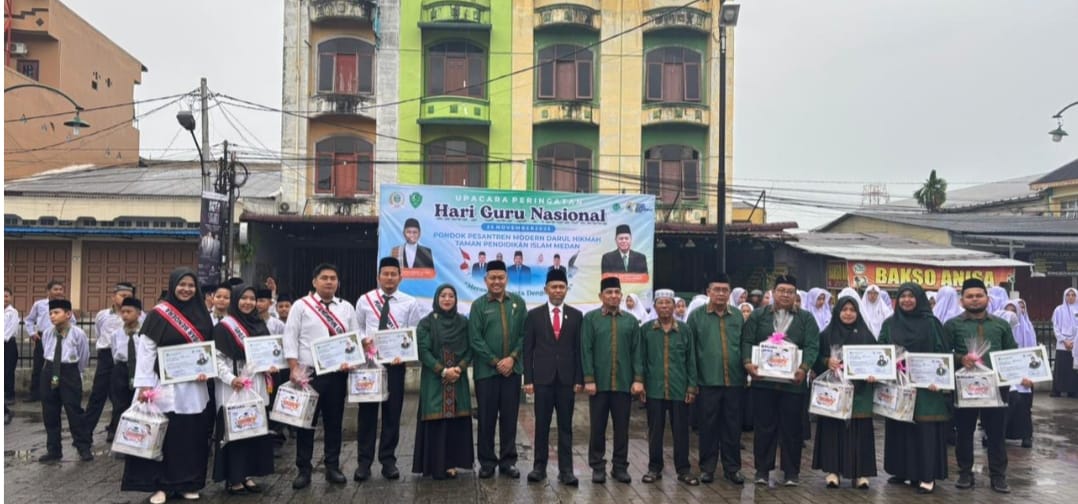 Rayakan Hari Guru, Pesantren Darul Hikmah Beri Penghargaan Untuk Guru Berprestasi