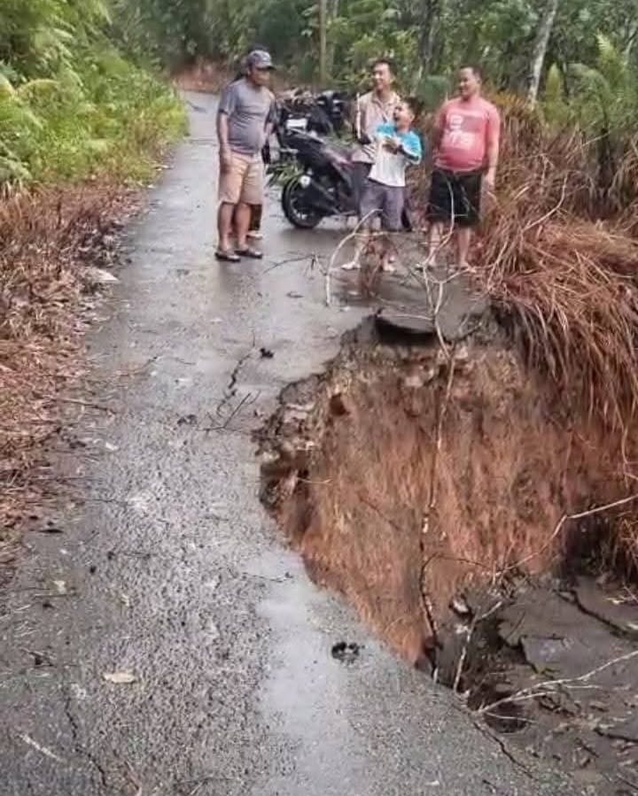 Akses Jalan Dari Teluk Dalam Menuju Kecamatan Onolalu Terancam Putus