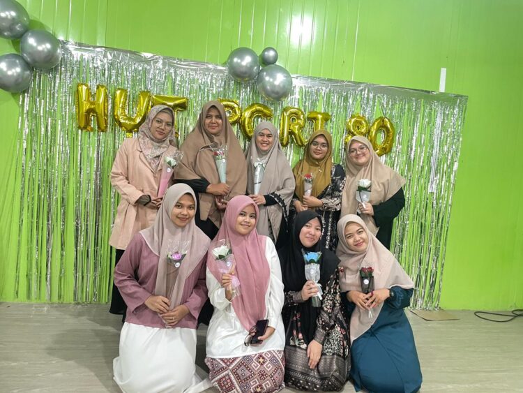 Komunitas Suara Hati Apresiasi Guru Dengan Setangkai Bunga