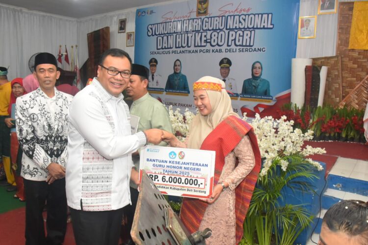 Syukuran Hari Guru Deliserdang, Bupati: Kepala Sekolah Harus Jadi Pengawas Pembelajaran Bukan Pedagang Buku