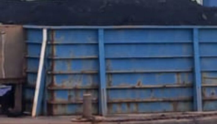 Kapal Tongkang Tak Berawak Terdampar Di Muara Laut Pantai Labu