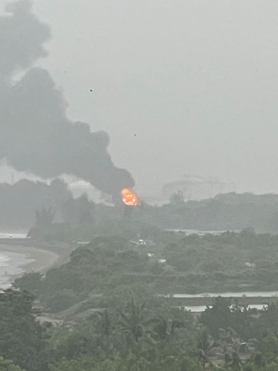 Tangki Penyimpanan Kondensat Harian F-2101 PGE Terbakar