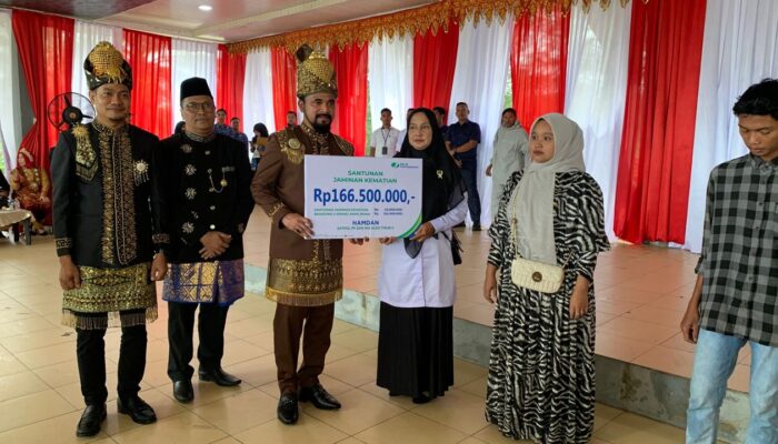 Peringatan HUT Ke-69 Kabupaten Aceh Timur, BPJS Ketenagakerjaan Serahkan Santunan