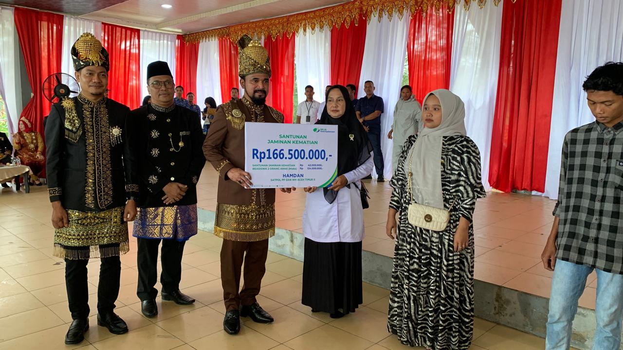 Peringatan HUT Ke-69 Kabupaten Aceh Timur, BPJS Ketenagakerjaan Serahkan Santunan