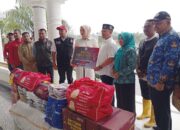 Istri Mualem Serahkan Bantuan Korban Banjir Aceh Utara