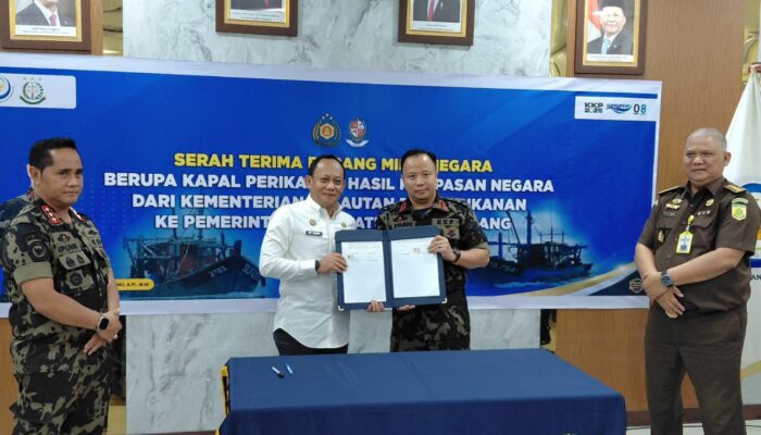 Pemkab Deliserdang Terima 2 Kapal Rampasan Negara Dari PSDKP Belawan