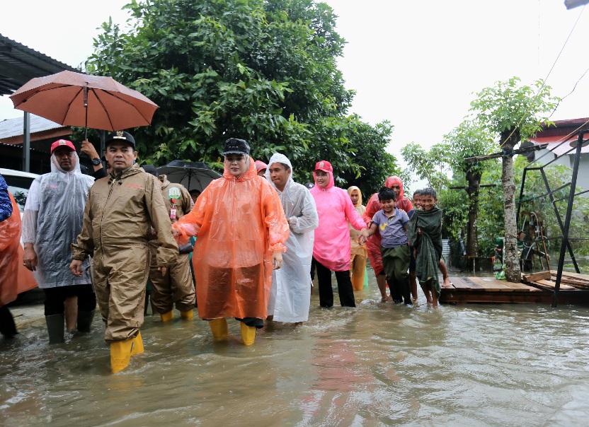 Banjir Lumpuhkan Kota Lhokseumawe, Wali Kota Sebar Bantuan Logistik