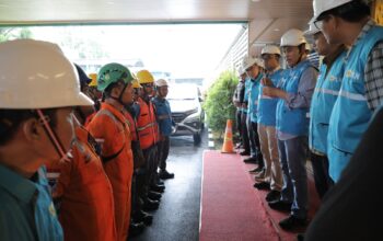 PT PLN (Persero) Unit Induk Distribusi Sumatera Utara (UID Sumut) bergerak cepat menghadapi cuaca ekstrem yang memicu banjir dan longsor di sejumlah wilayah, dengan menurunkan ratusan personel siaga untuk mengamankan jaringan dan memulihkan pasokan listrik bagi masyarakat.