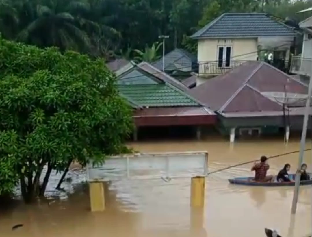 Dua Sungai Meluap, Desa Muara Batang Angkola Di Kec. Siabu Nyaris Tenggelam