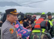 Sigap Dan Humanis, Polres Agara Evakuasi Warga Terjebak Banjir Di Lawe Kinga Lapter