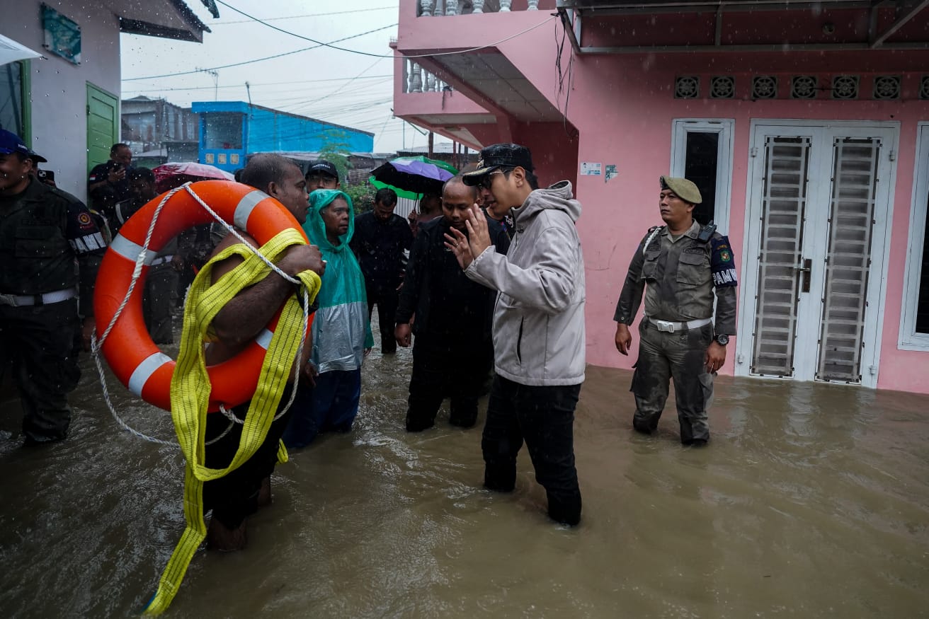 Rico Waas Instruksikan Evakuasi Cepat dan Operasikan Dapur Umum