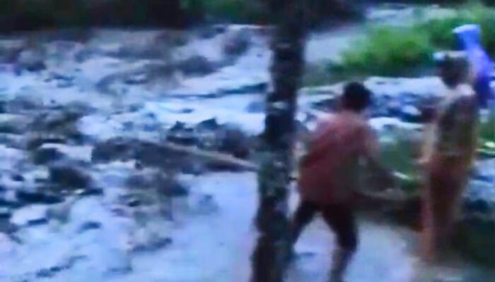 Banjir Bandang Sekap 30 KK Warga Blang Pandak Di Hutan