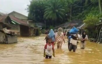 Air Pasang Genangi Kota Natal, Warga Terpaksa Mengungsi