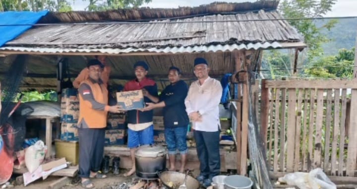 Wakil Ketua DPRK Nagan Raya Tinjau Banjir Bandang Beutong Ateuh Banggalang, Akses Jalan Putus