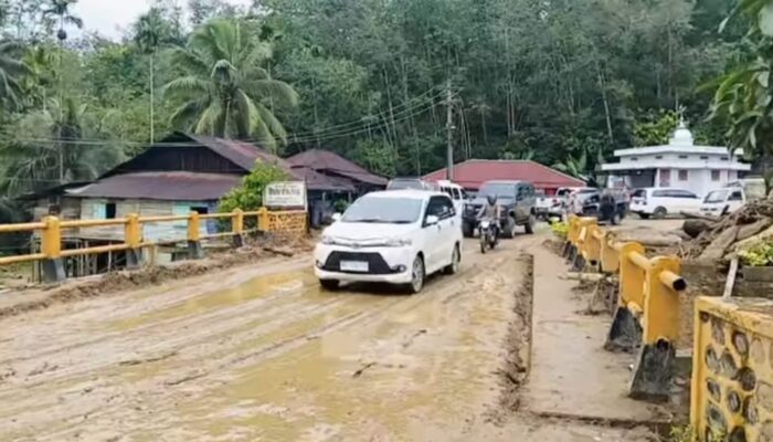 Jembatan Merah-Simpang Gambir Kembali Terhubung, 12 Alat Berat Dikerahkan