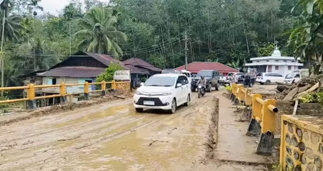 Jembatan Merah-Simpang Gambir Kembali Terhubung, 12 Alat Berat Dikerahkan