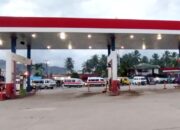 Pengemudi Bertahan Di SPBU P.Sidimpuan Tunggu BBM Masuk