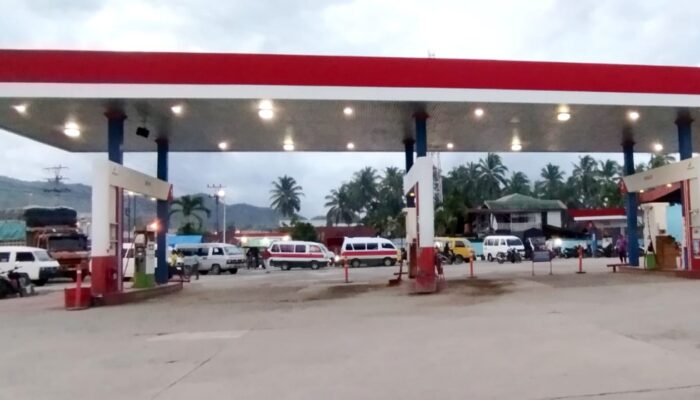 Pengemudi Bertahan Di SPBU P.Sidimpuan Tunggu BBM Masuk