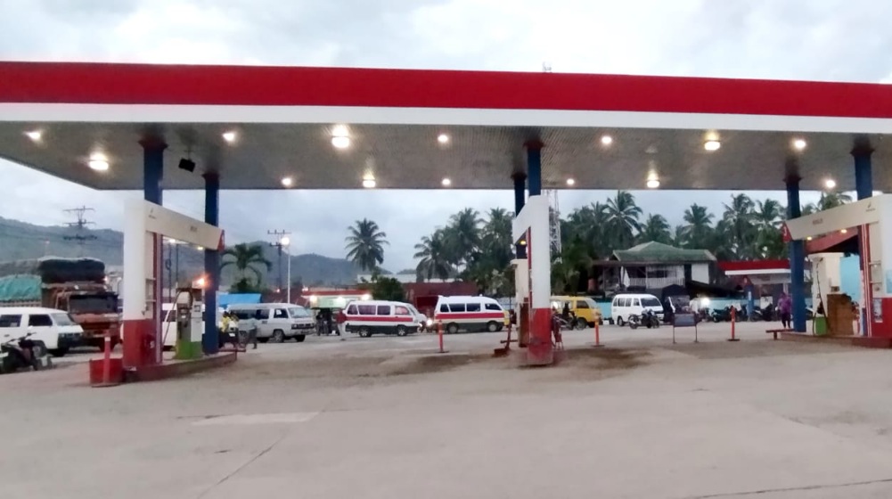 Pengemudi Bertahan Di SPBU P.Sidimpuan Tunggu BBM Masuk