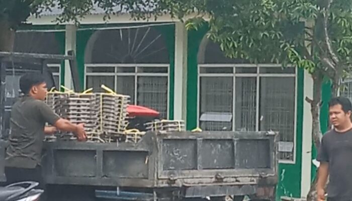 Distribusi MBG Gunakan Mobil Bak Terbuka